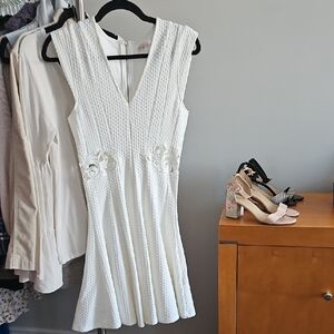Marilyn Monroe - Elegant White Sleeveless Dress - Size Medium